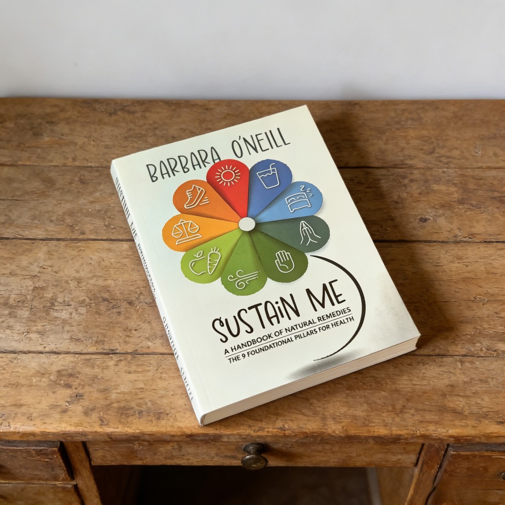 Holistic Health & Wellness - Sustain Me English Paperback By Barbara